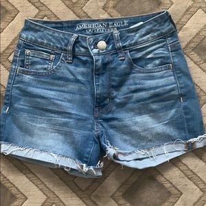 American Eagle Mid Rise Shorts 🦅